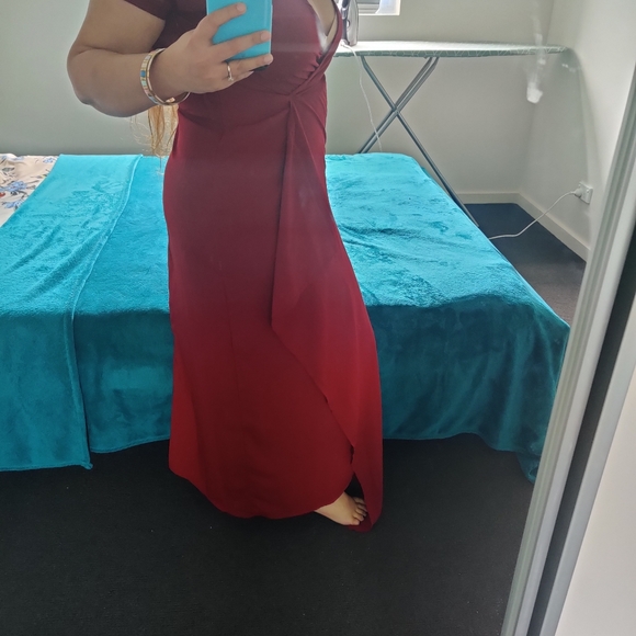 Burgundy dress - Picture 8 of 11